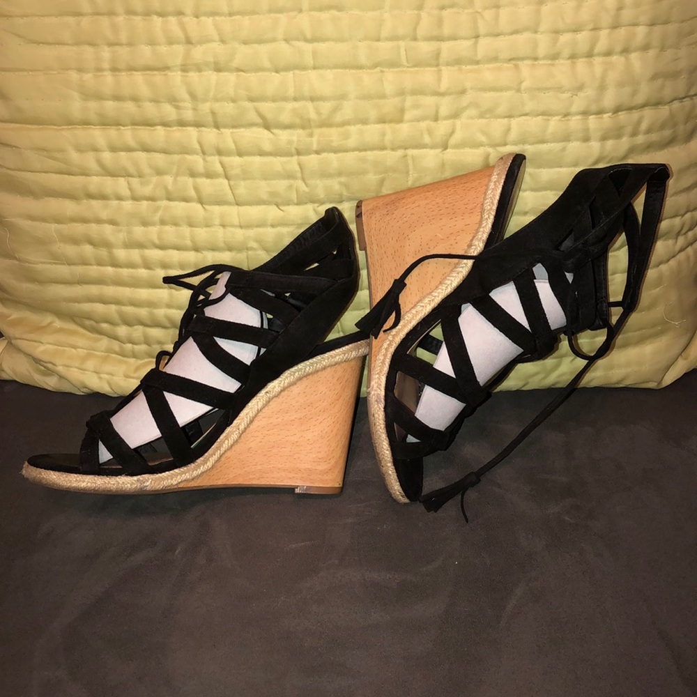 🖤Black🖤 suede tie up wedges